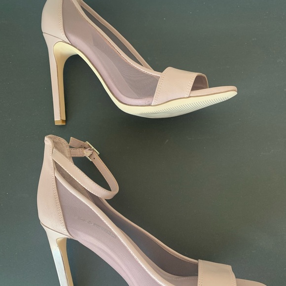 BCBGeneration- Natalee Mesh Pump Lavendar size 8 - Picture 8 of 8